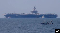 Tàu sân bay USS Carl Vinson ở cảng biển Manila, Philippines, ngày 17/2/2018. 